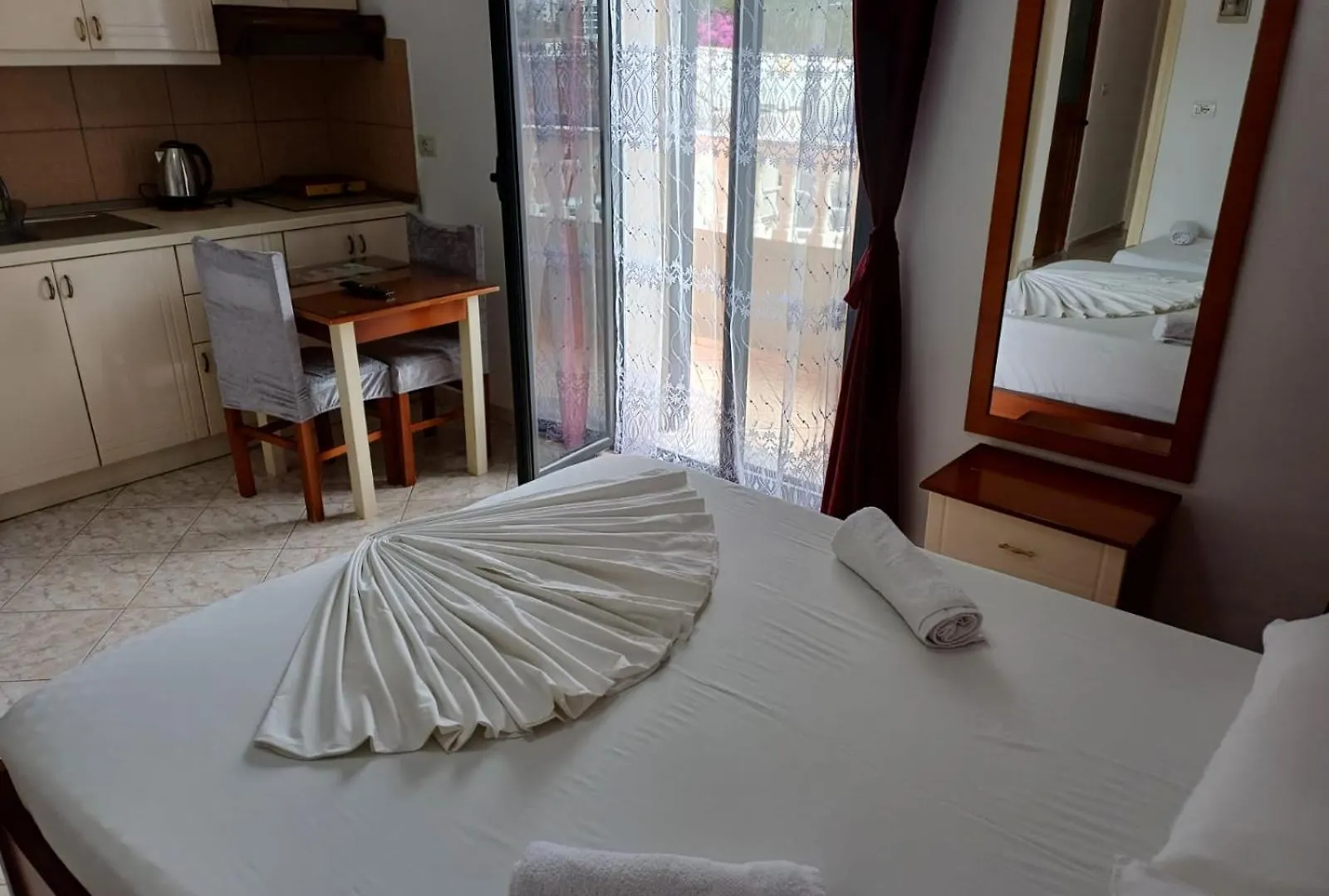Vila Erjoni Aparthotel Ksamil 0*,  Albania