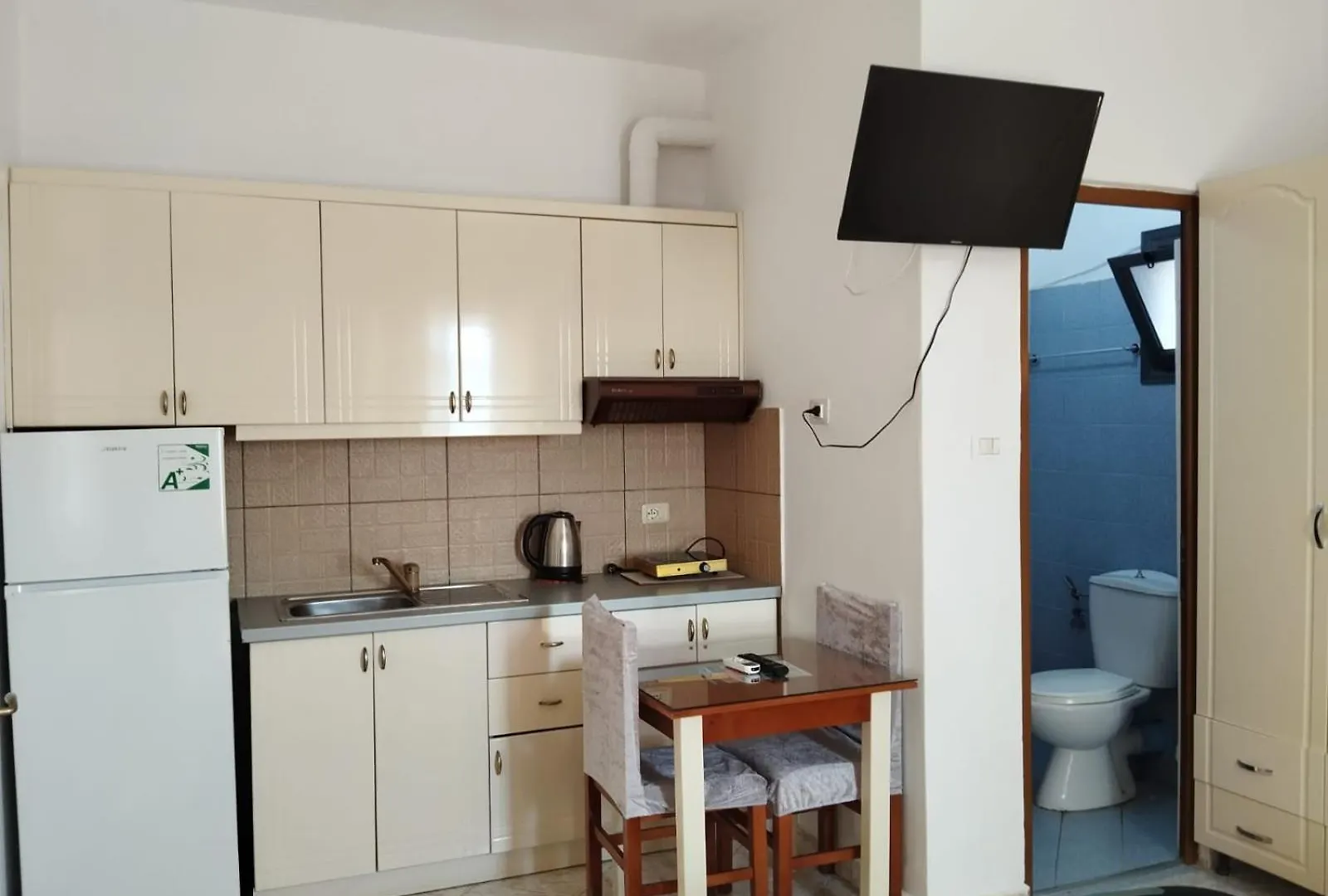 Vila Erjoni Aparthotel Ksamil Albania
