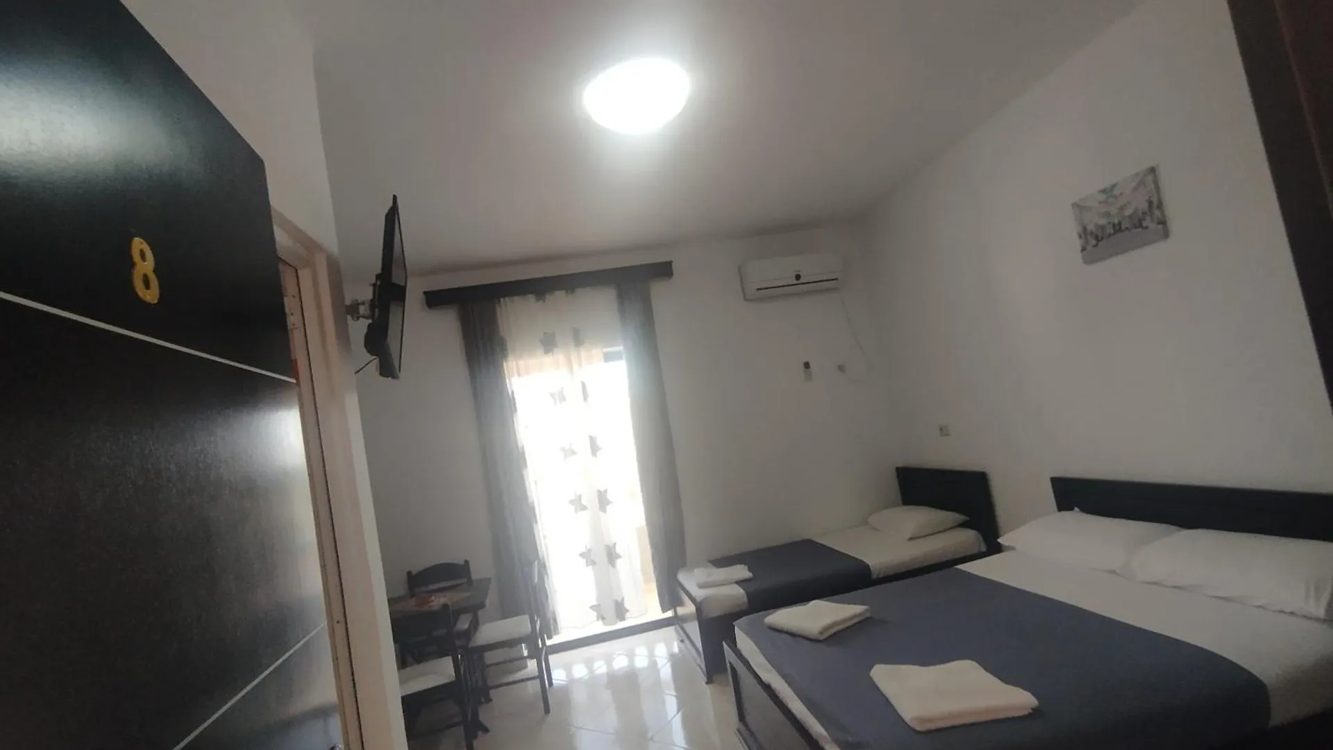 Vila Erjoni 사밀 아파트호텔