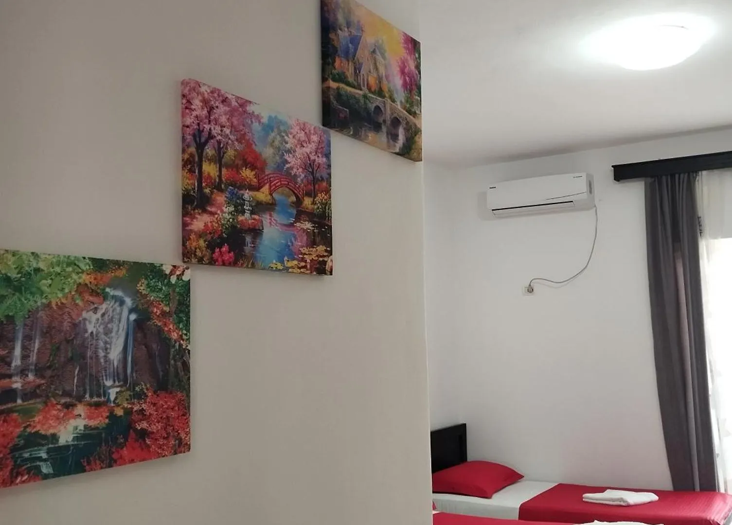 Vila Erjoni 사밀 0*,