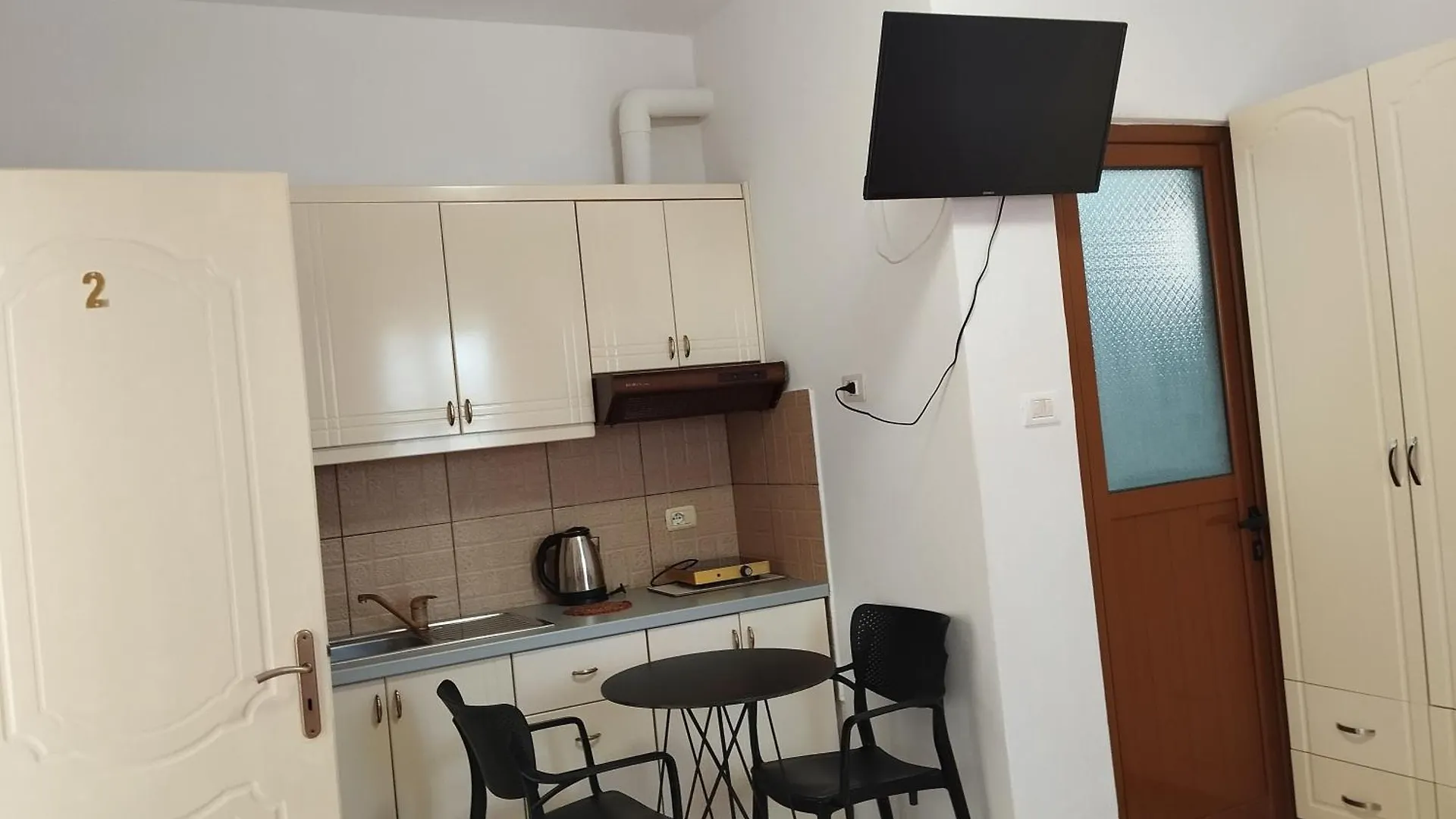 Vila Erjoni 사밀 아파트호텔